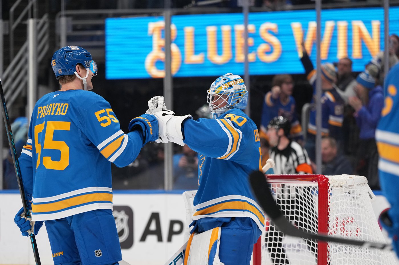 Binnington makes 25 saves for 1st shutout of the season, Blues beat Canadiens 2-0s | iNFOnews.ca