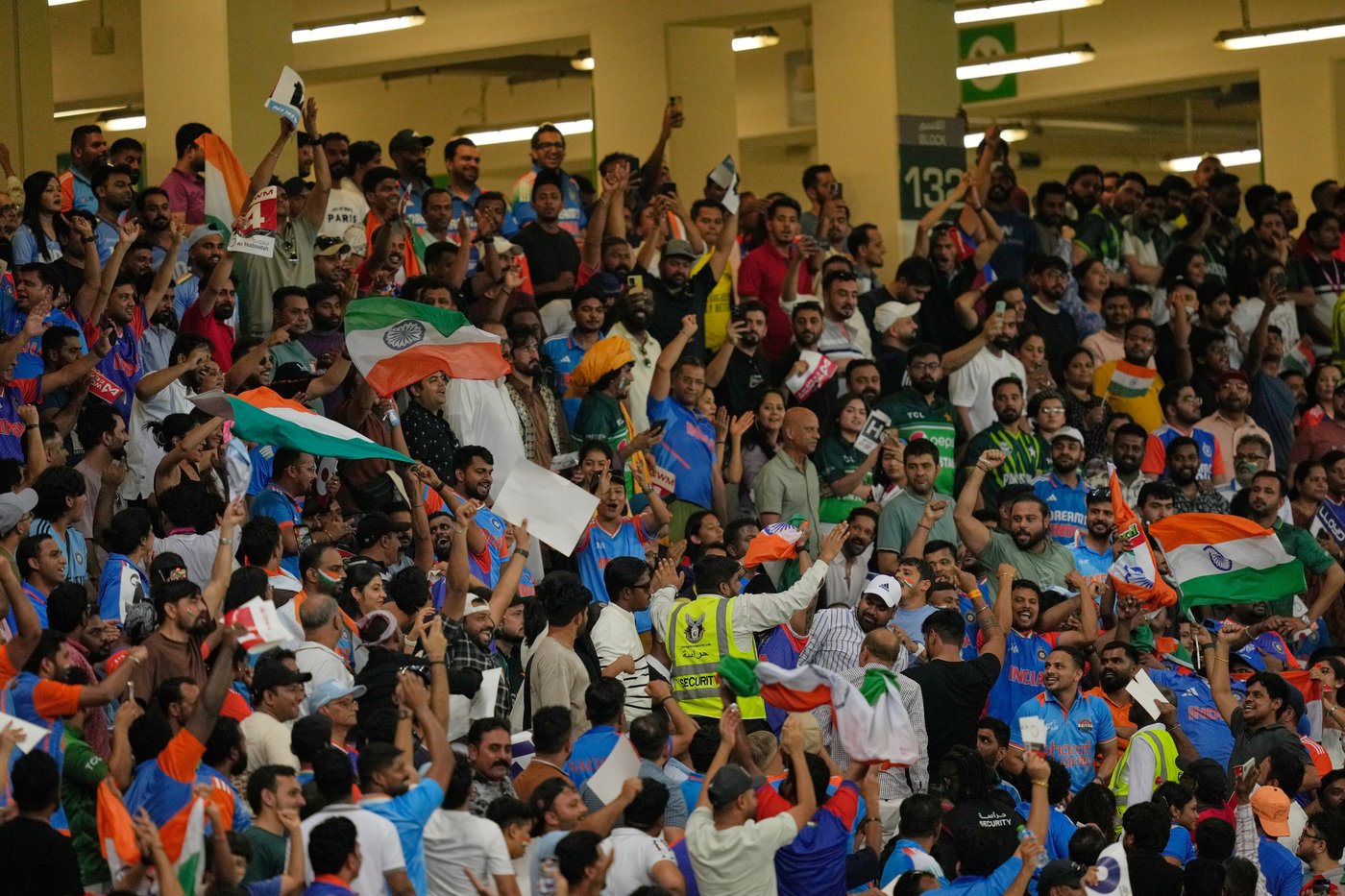 Pakistan collapses from 113-1 to 146 all out against India in cricket's Asia Cup final | iNFOnews.ca