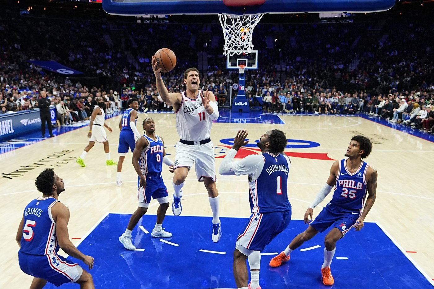 Tyrese Maxey and 76ers rally for 110-108 win over James Harden and Clippers | iNFOnews.ca