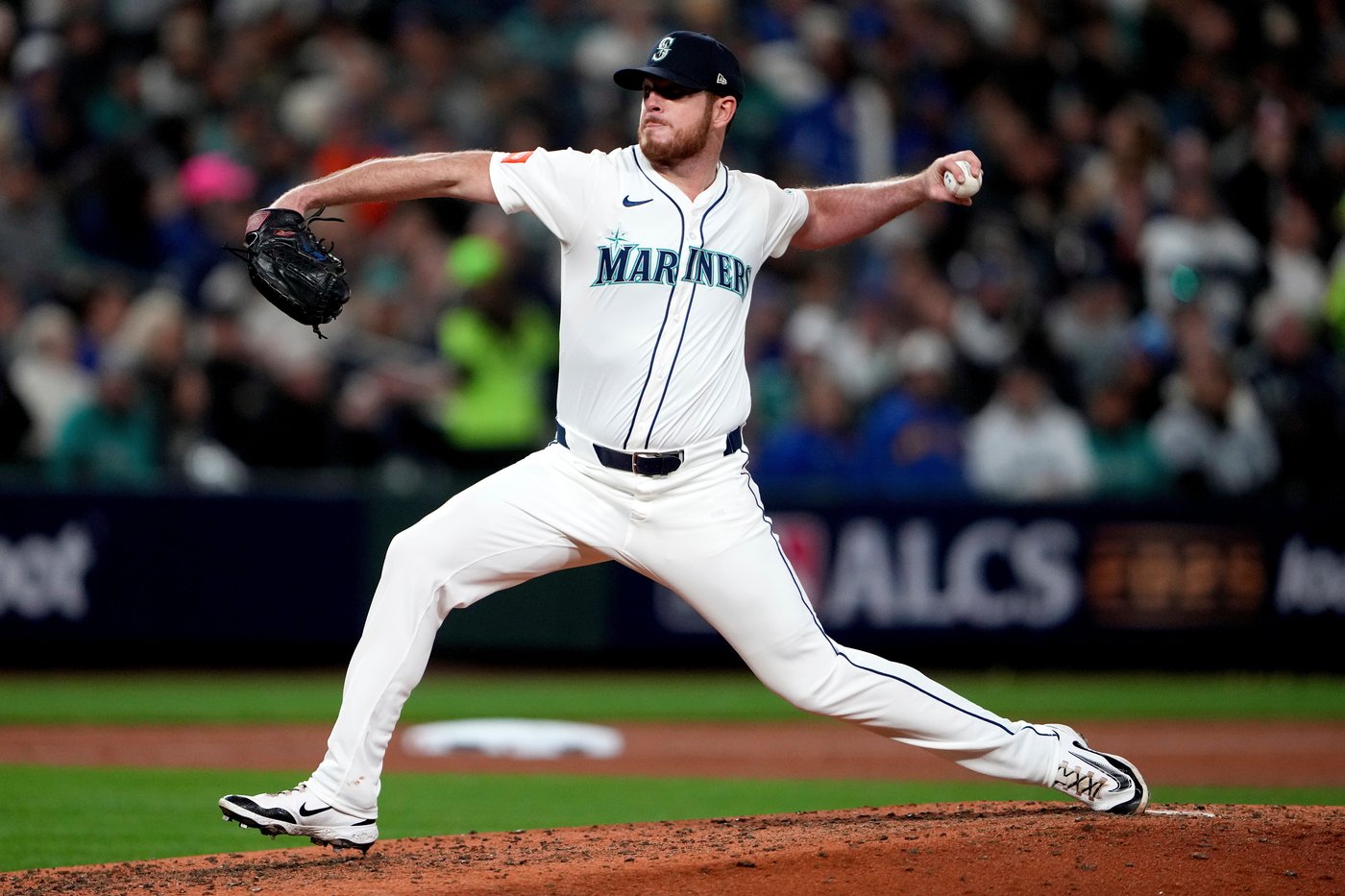 Mariners give up 18 hits, including 5 homers, as Blue Jays swing early in count to close in ALCS | iNFOnews.ca Mariners give up 18 hits, including 5 homers, as Blue Jays swing early in count to close in ALCS | iNFOnews.ca