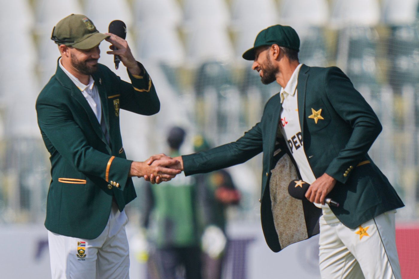 Maharaj returns for South Africa. Pakistan wins toss and elects to bat in 2nd cricket test | iNFOnews.ca Maharaj returns for South Africa. Pakistan wins toss and elects to bat in 2nd cricket test | iNFOnews.ca