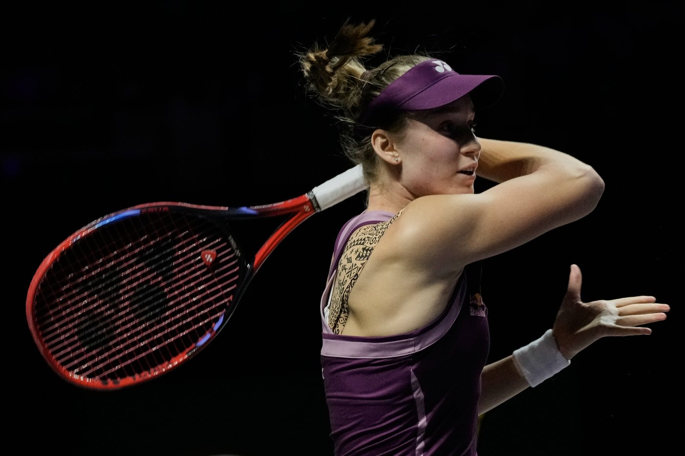 Sabalenka overcomes Anisimova and lines up Rybakina in title match at WTA Finals | iNFOnews.ca