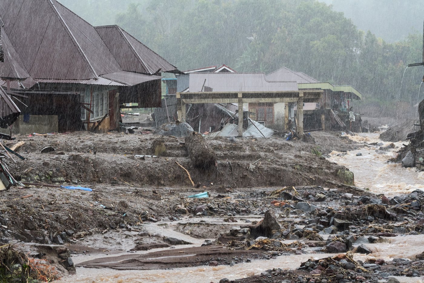 Indonesia intensifies search for victims after floods and landslides kill 69 people | iNFOnews.ca