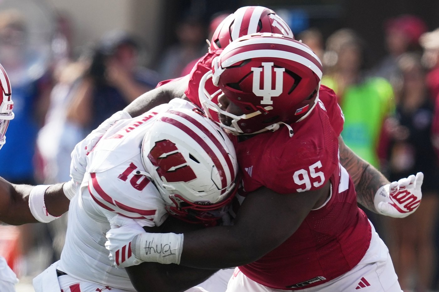 Wisconsin RB Gideon Ituka has feeling in extremities after being carted off the field at Indiana | iNFOnews.ca Wisconsin RB Gideon Ituka has feeling in extremities after being carted off the field at Indiana | iNFOnews.ca