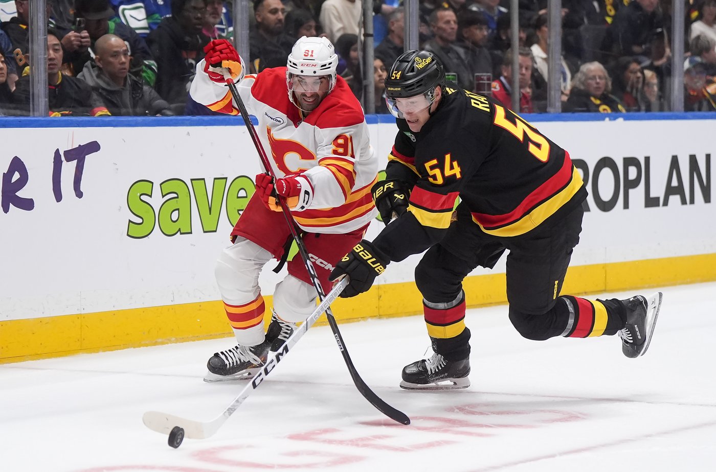 Chytil scores two, Vancouver Canucks dump Calgary Flames 5-1 in season opener | iNFOnews.ca Chytil scores two, Vancouver Canucks dump Calgary Flames 5-1 in season opener | iNFOnews.ca