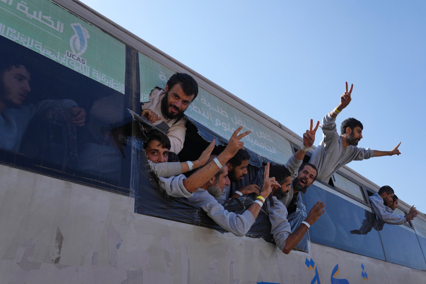 Israelis and Palestinians rejoice as hostages are released and prisoners freed, in photos | iNFOnews.ca