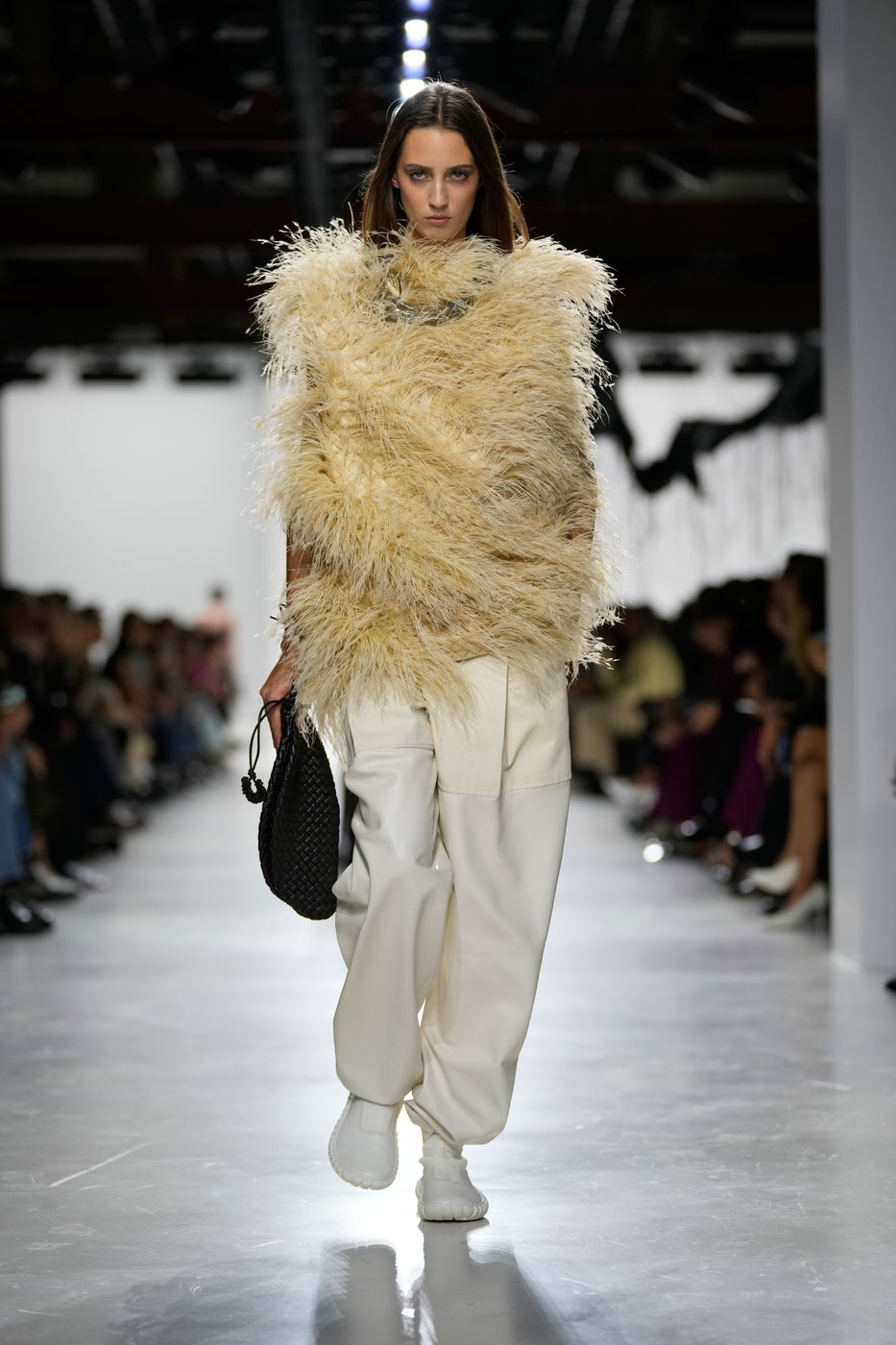 Louise Trotter's Bottega Veneta premiere delves into the house's craftsmanship with looks that swirl | iNFOnews.ca