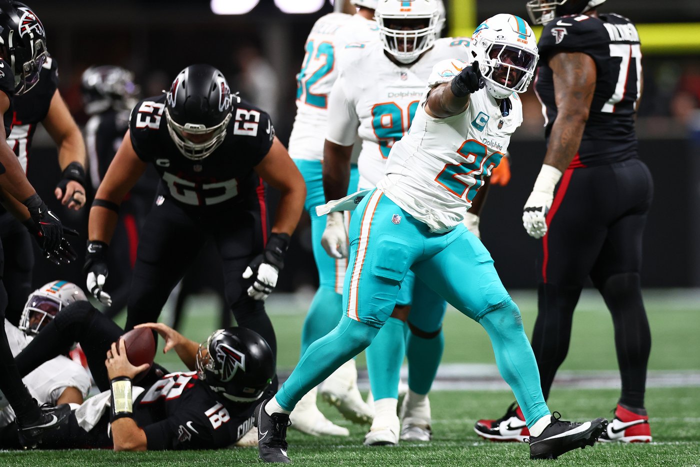 Tua Tagovailoa throws 4 TD passes as Dolphins overwhelm Falcons 34-10 to end 3-game losing streak | iNFOnews.ca Tua Tagovailoa throws 4 TD passes as Dolphins overwhelm Falcons 34-10 to end 3-game losing streak | iNFOnews.ca