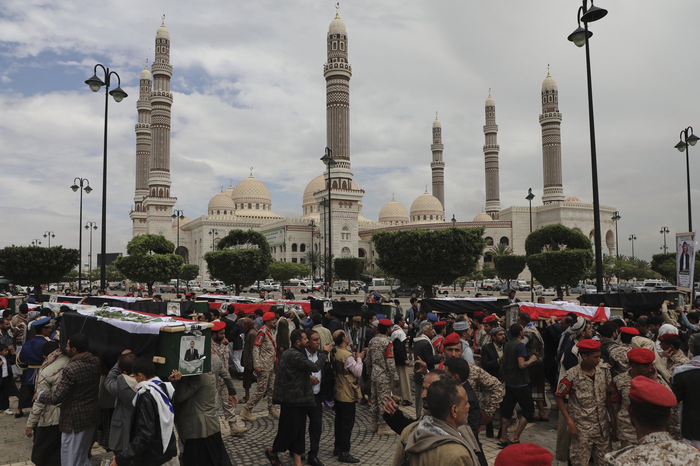 Hundreds attend funeral services for 31 Yemeni reporters killed in Israeli airstrikes | iNFOnews.ca
