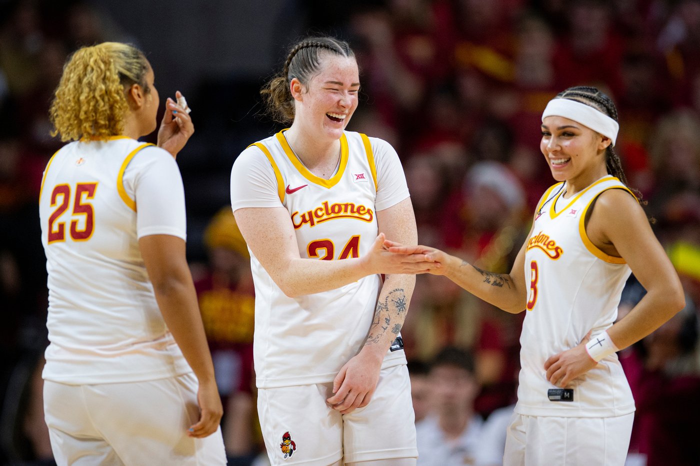 Audi Crooks scores 30 points, No. 10 Iowa State holds off No. 11 Iowa for 74-69 victory | iNFOnews.ca
