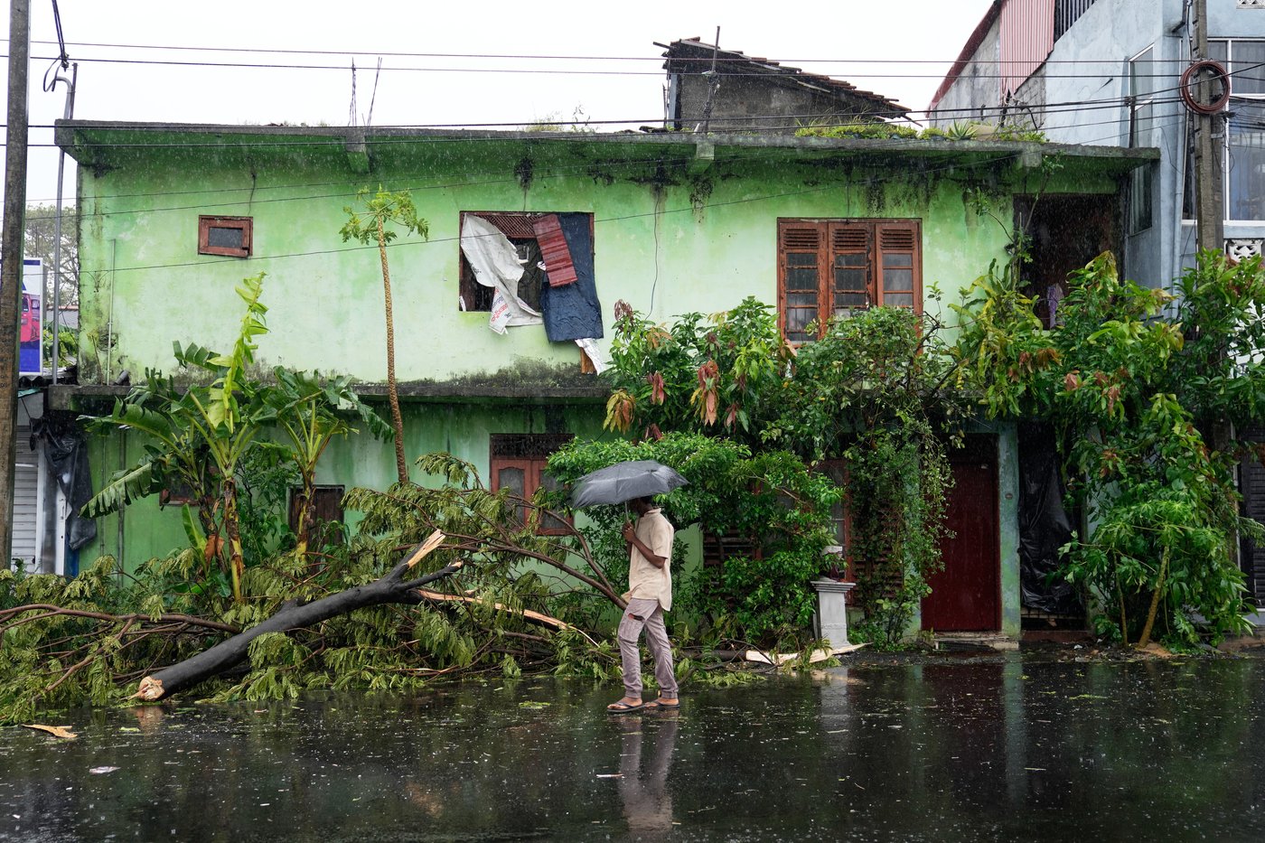 Sri Lanka closes offices and schools as death toll from landslides and floods rises to 56 | iNFOnews.ca