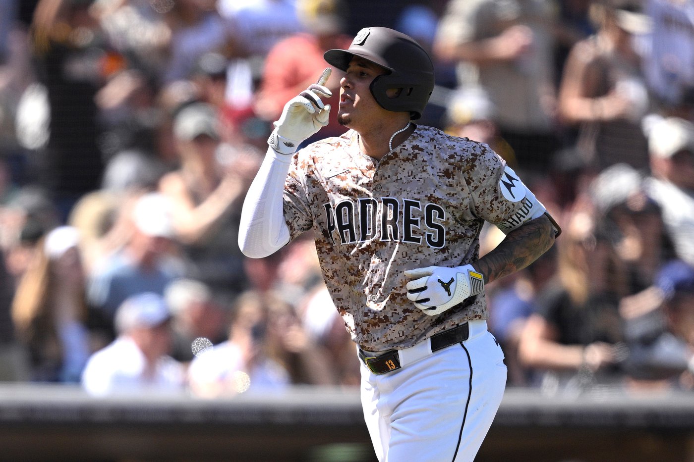 Machado, Padres head into postseason after beating Diamondbacks 12-4 for 3-game sweep | iNFOnews.ca