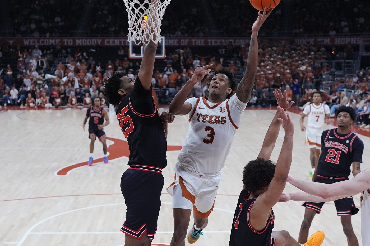 Texas rallies to beat No. 21 Georgia 87-67 behind Swain's 26 points | iNFOnews.ca