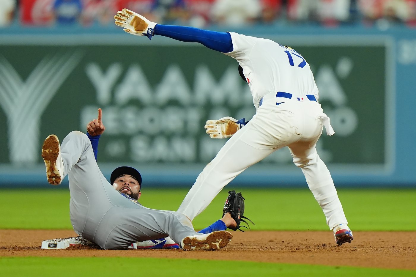 Photo Gallery: Dodgers outlast Jays 6-5 in 18-inning marathon World Series Game 3 | iNFOnews.ca
