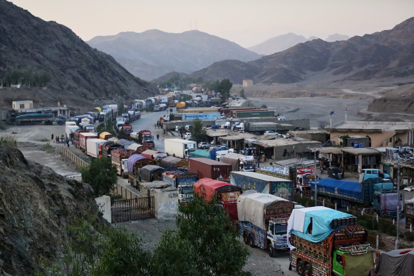 Afghanistan says more than a dozen civilians killed in renewed border fighting with Pakistan | iNFOnews.ca Afghanistan says more than a dozen civilians killed in renewed border fighting with Pakistan | iNFOnews.ca