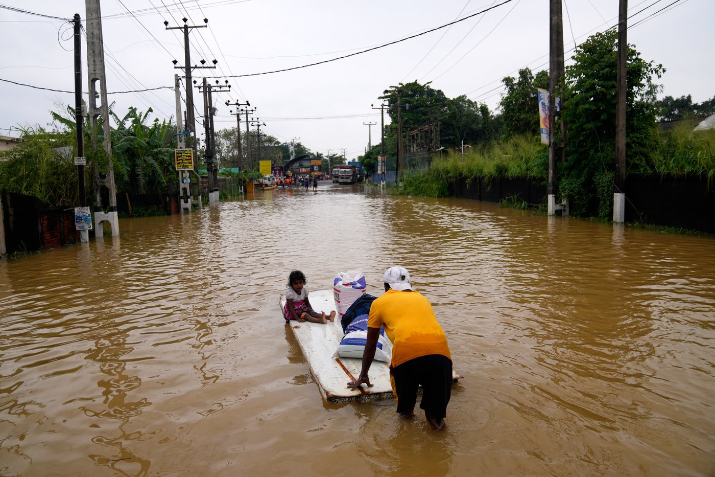 Death toll from floods and mudslides in Sri Lanka rises to 123, with 130 people still missing | iNFOnews.ca