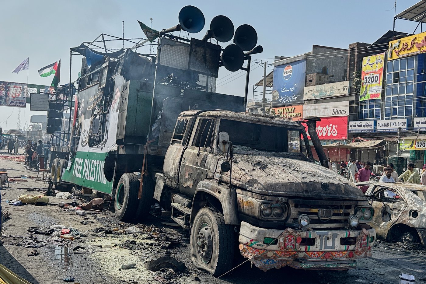 Pakistan police officer among 5 killed as authorities disperse pro-Palestinian march | iNFOnews.ca