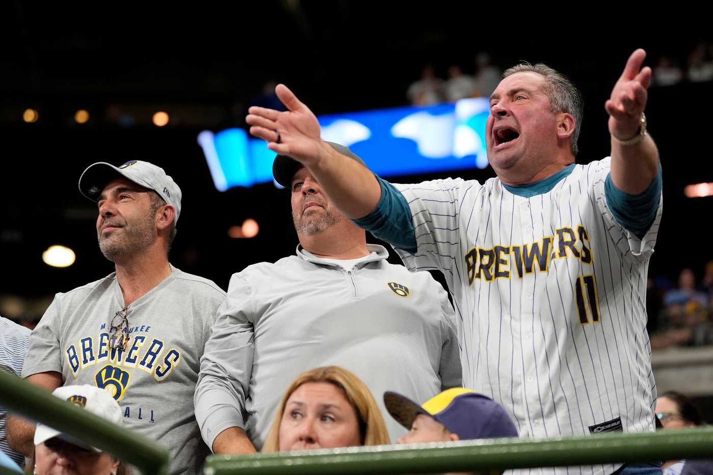 Yamamoto throws 3-hitter as Dodgers beat Brewers 5-1 for 2-0 lead in NLCS | iNFOnews.ca Yamamoto throws 3-hitter as Dodgers beat Brewers 5-1 for 2-0 lead in NLCS | iNFOnews.ca