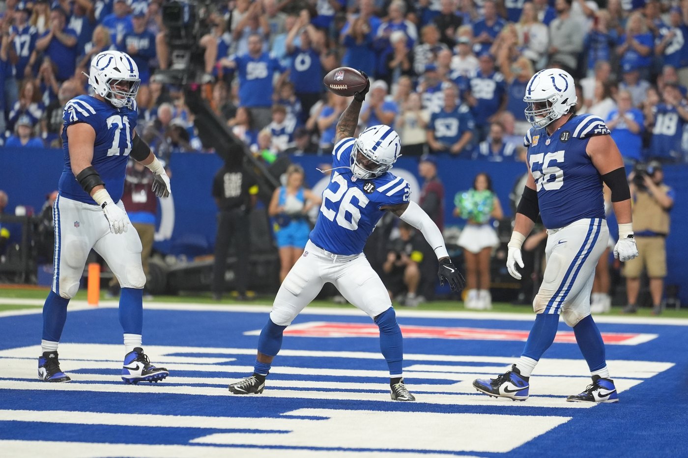 Jonathan Taylor runs for 3 touchdowns and Daniel Jones throws for 2 as Colts rout Raiders 40-6 | iNFOnews.ca