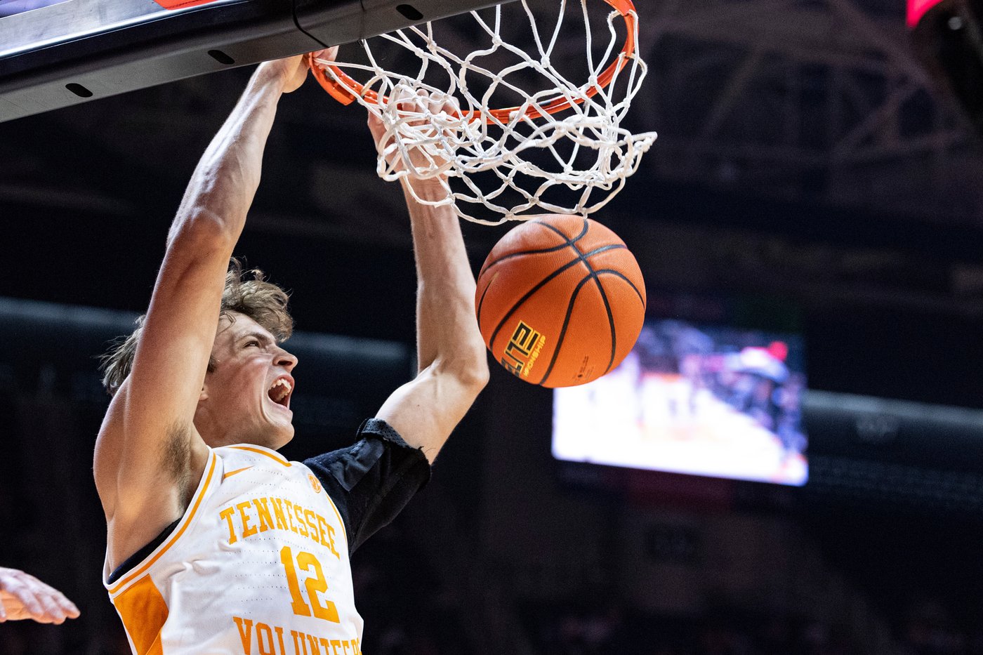 Ament has 18 points and 9 rebounds to lead No. 18 Tennessee past Mercer 76-61 | iNFOnews.ca