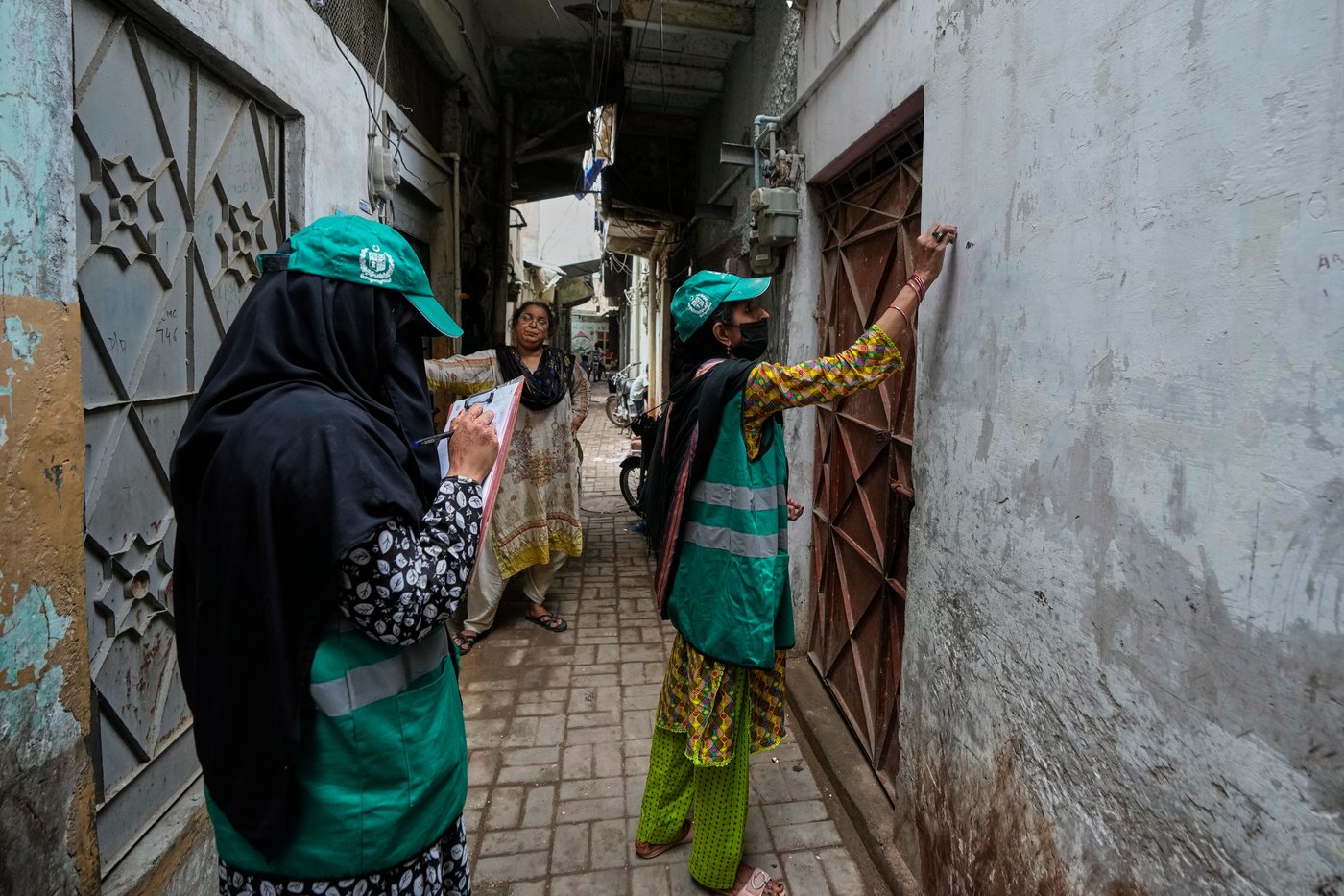 Pakistan vaccinates 9 million girls against cervical cancer despite online backlash | iNFOnews.ca