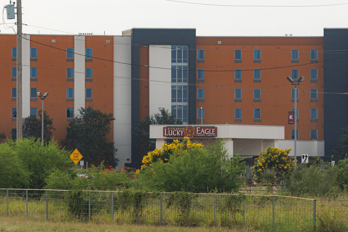 2 killed, 5 wounded when man opened fire in casino parking lot in Texas, authorities say | iNFOnews.ca