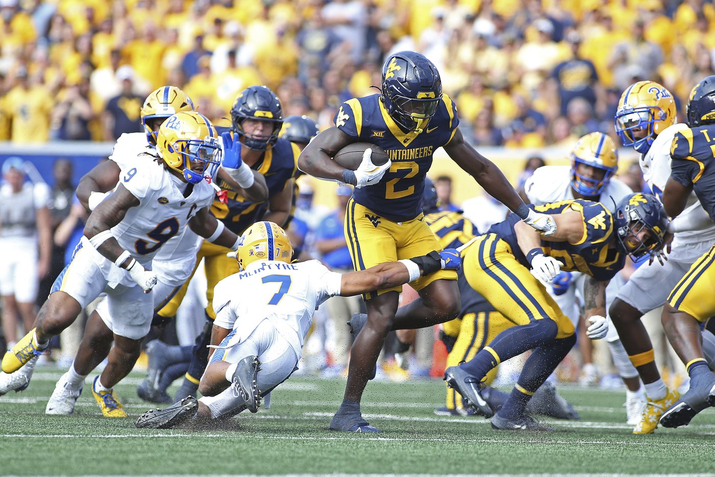 Edwards' short TD run in overtime leads West Virginia over Pittsburgh 31-24 in the Backyard Brawl | iNFOnews.ca