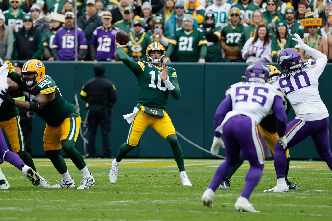 Lions and Packers kick off holiday triple-header with high-stakes game in division and playoff races | iNFOnews.ca