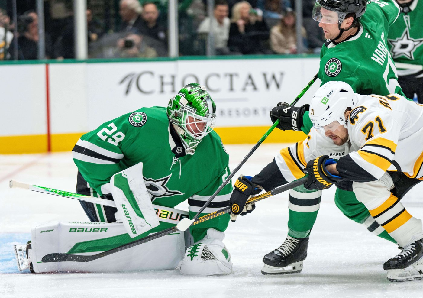 Stars end Bruins' 6-game winning streak with a dominant 6-2 victory | iNFOnews.ca Stars end Bruins' 6-game winning streak with a dominant 6-2 victory | iNFOnews.ca