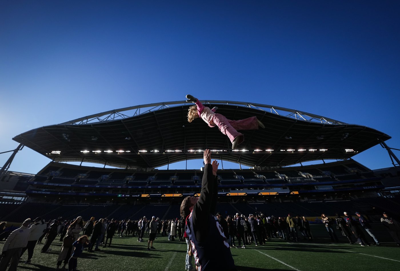 Photo Gallery: Roughriders and Alouettes Walkthrough Stadium Pre-Grey Cup | iNFOnews.ca