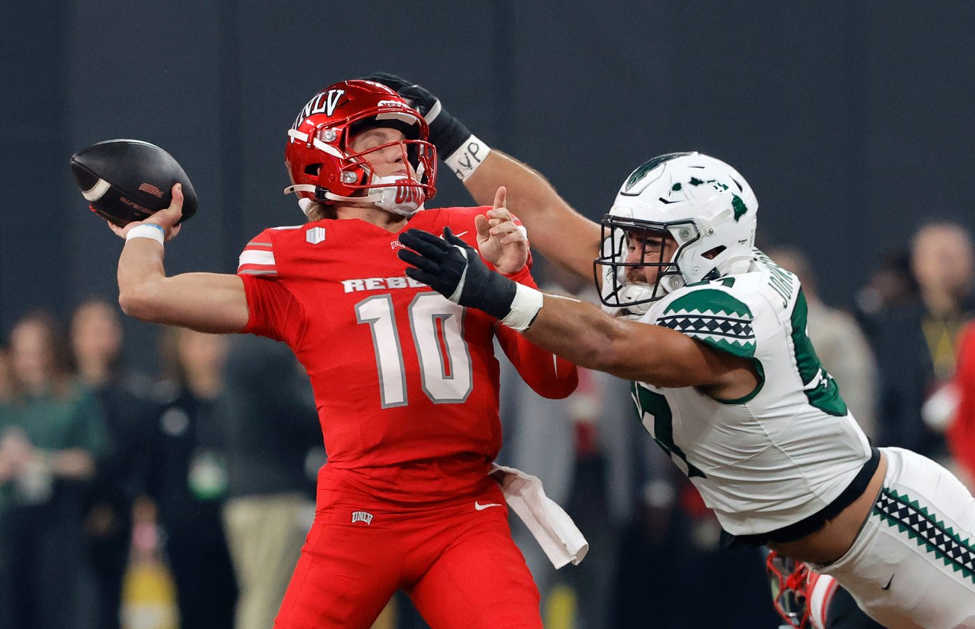 Anthony Colandrea throws 3 TD passes to lead UNLV to 38-10 victory over Hawaii | iNFOnews.ca Anthony Colandrea throws 3 TD passes to lead UNLV to 38-10 victory over Hawaii | iNFOnews.ca