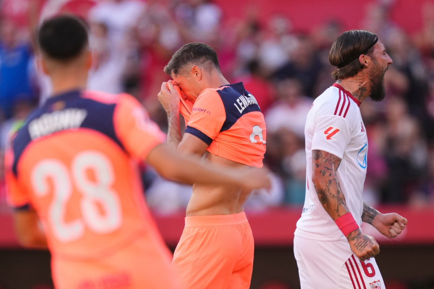Barcelona beaten 4-1 at Sevilla as Lewandowski misses penalty with Yamal out | iNFOnews.ca