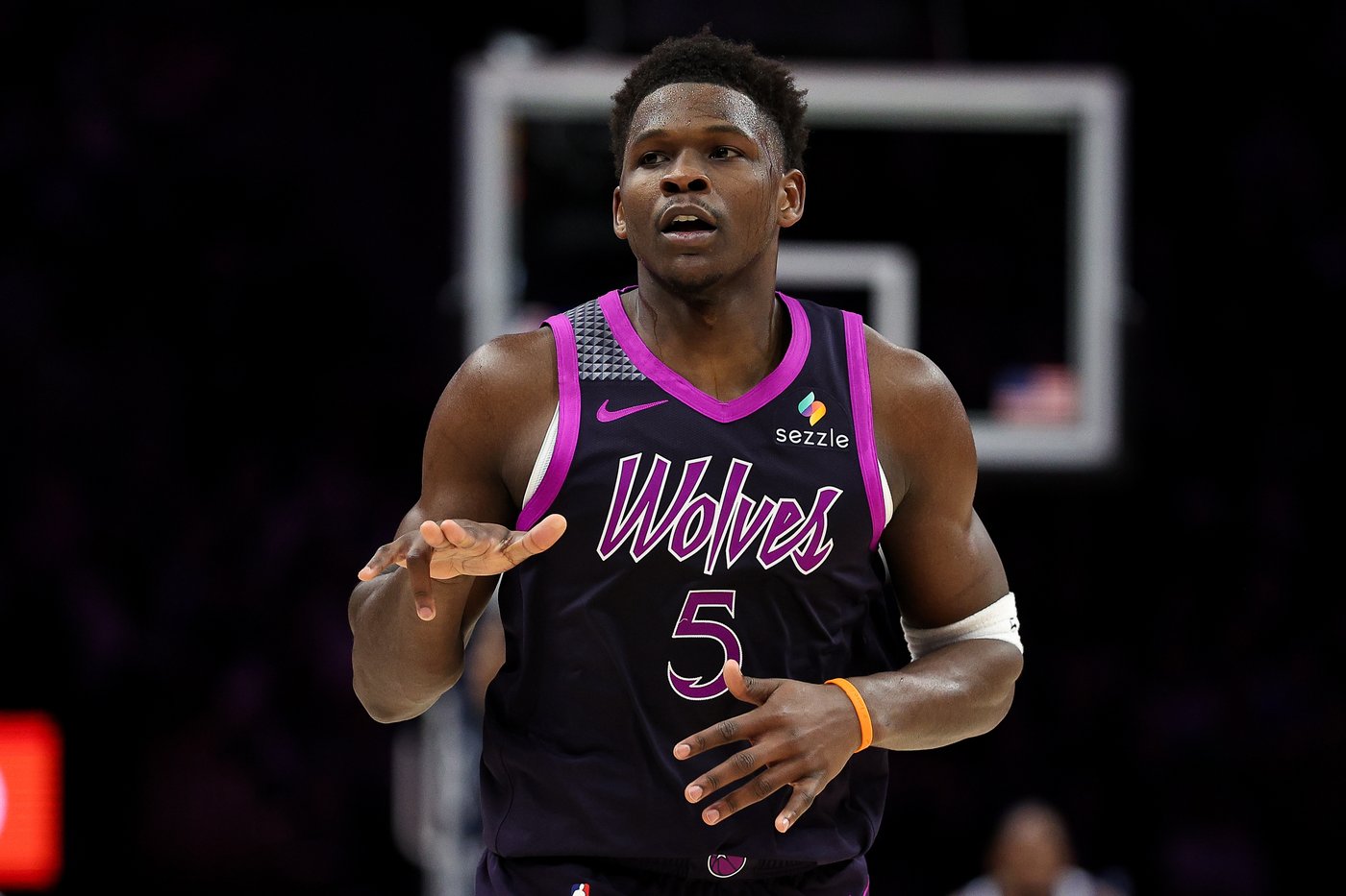 Curry scores 26 points, Warriors hand Timberwolves their 5th straight loss | iNFOnews.ca