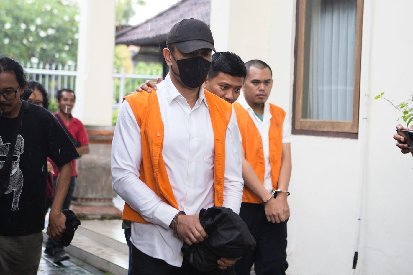Indonesian court sentences an Australian to 12 years in prison for smuggling cocaine to Bali | iNFOnews.ca