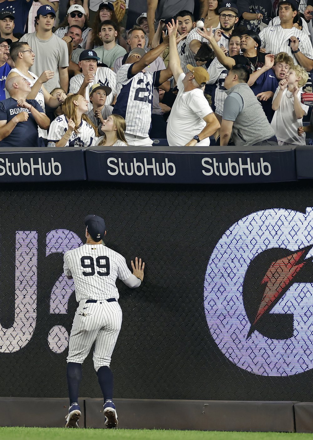 Aaron Judge throws gingerly in first outfield appearance since July 25, but insists arm is 100% | iNFOnews.ca