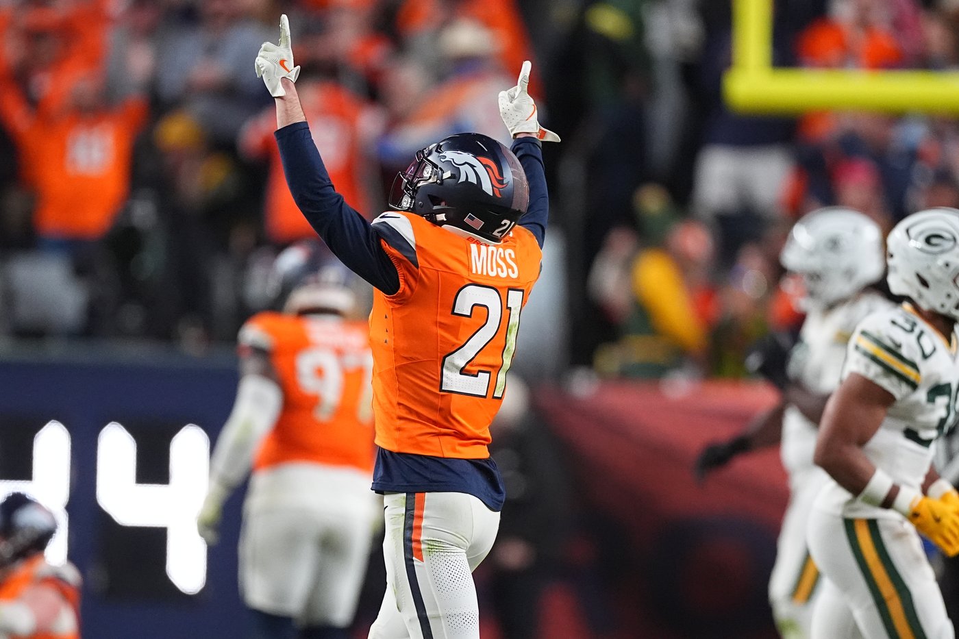 Broncos cornerback Riley Moss hasn't been able to shake his reputation for being handsy | iNFOnews.ca Broncos cornerback Riley Moss hasn't been able to shake his reputation for being handsy | iNFOnews.ca