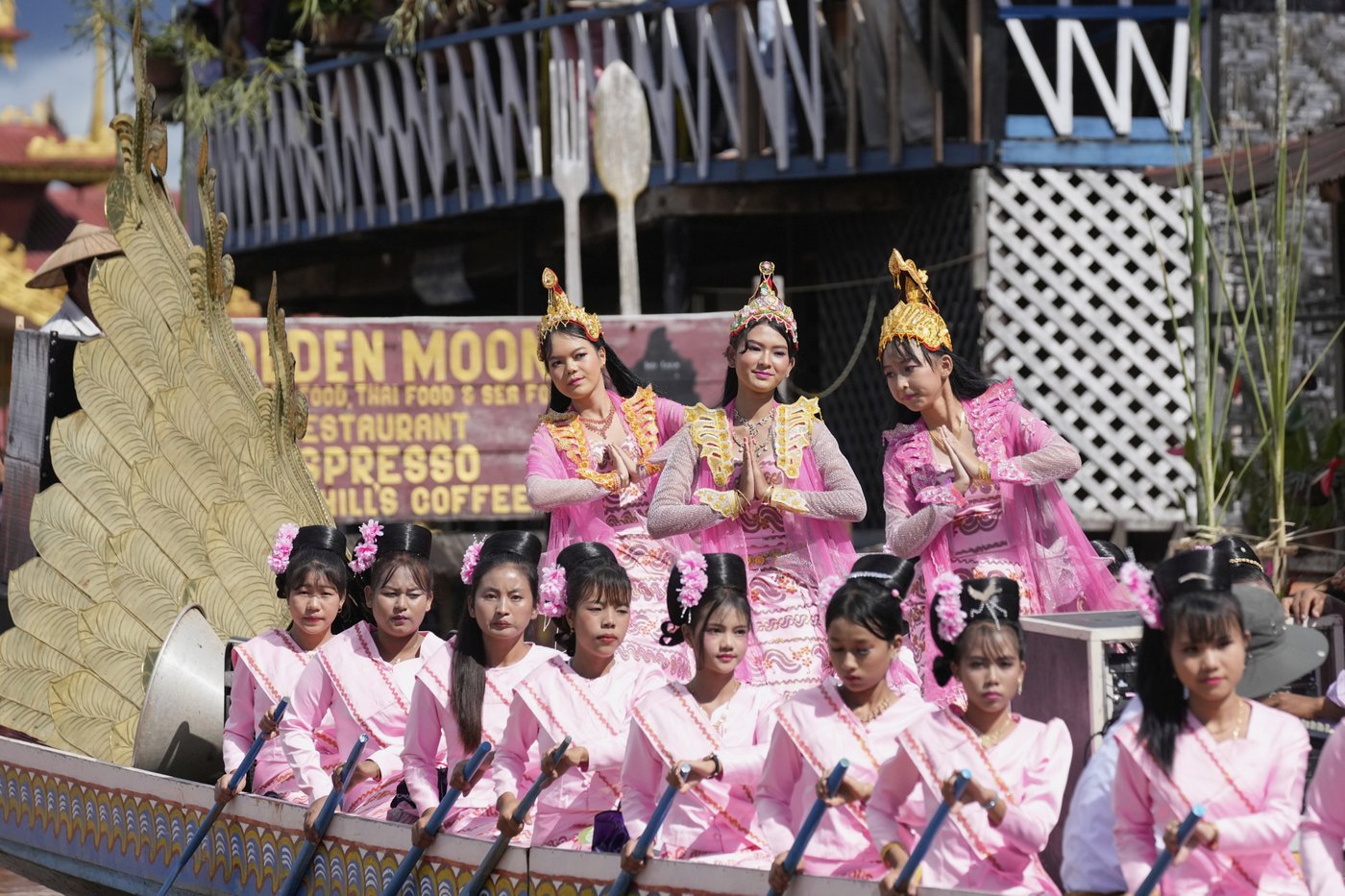 Spectacular lake festival in Myanmar shines despite political upheaval and natural disasters | iNFOnews.ca
