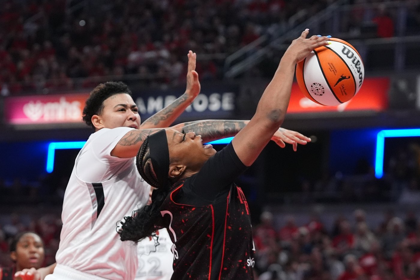 Jackie Young and NaLyssa Smith lead Aces past Fever 84-72 for 2-1 lead in WNBA semifinal series | iNFOnews.ca
