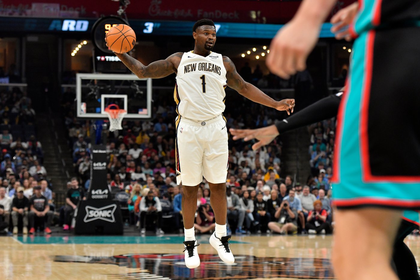 Morant scores 35 points, Memphis uses a third-quarter rally to beat New Orleans 128-122 | iNFOnews.ca Morant scores 35 points, Memphis uses a third-quarter rally to beat New Orleans 128-122 | iNFOnews.ca