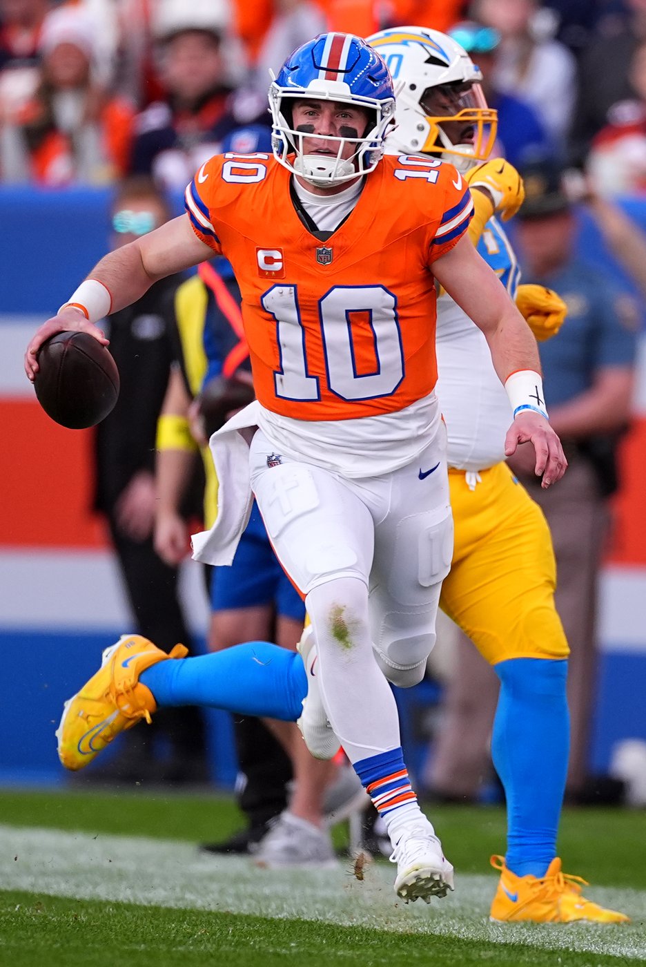 Broncos secure AFC's top playoff seed with 19-3 win over Chargers | iNFOnews.ca