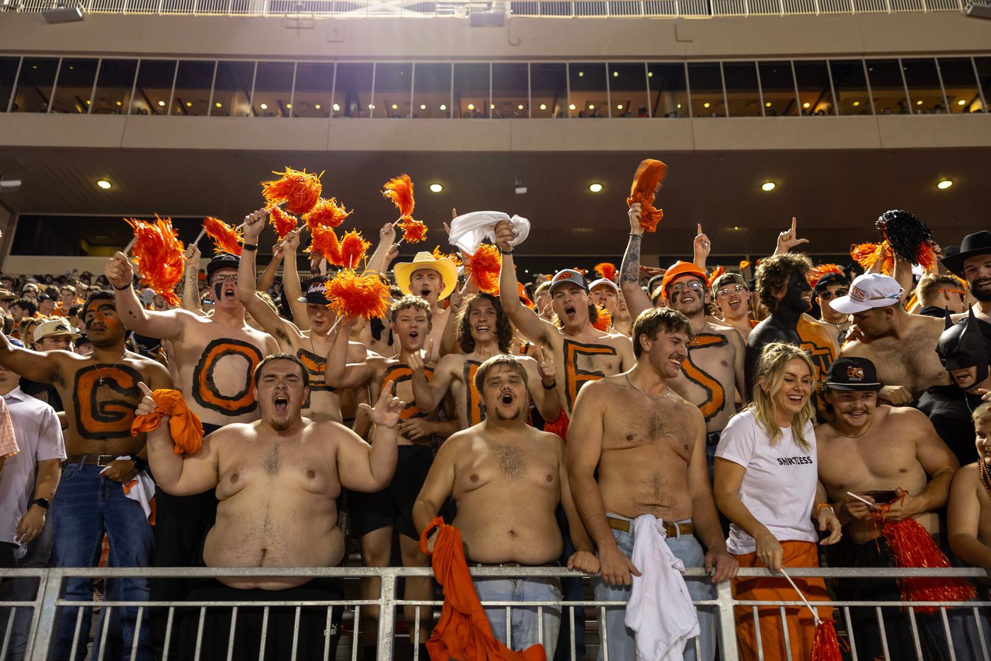Sorsby has hand in 4 TDs in No. 24 Cincinnati's 49-17 victory over Oklahoma State | iNFOnews.ca Sorsby has hand in 4 TDs in No. 24 Cincinnati's 49-17 victory over Oklahoma State | iNFOnews.ca