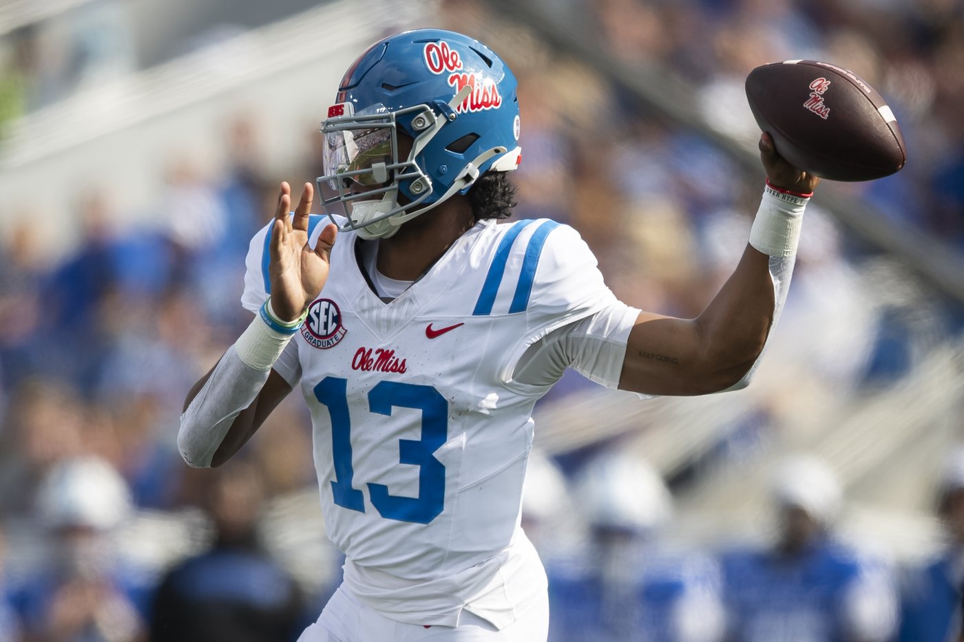 Kewan Lacy runs for 138 yards and a TD in No. 20 Mississippi's 30-23 win over Kentucky | iNFOnews.ca Kewan Lacy runs for 138 yards and a TD in No. 20 Mississippi's 30-23 win over Kentucky | iNFOnews.ca