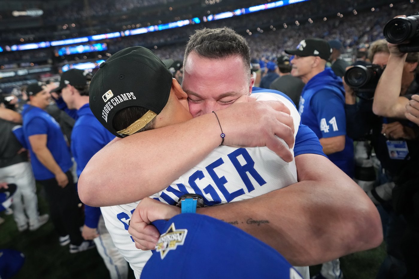 Photo Gallery: Blue Jays advance to World Series with 4-3 win over the Mariners | iNFOnews.ca
