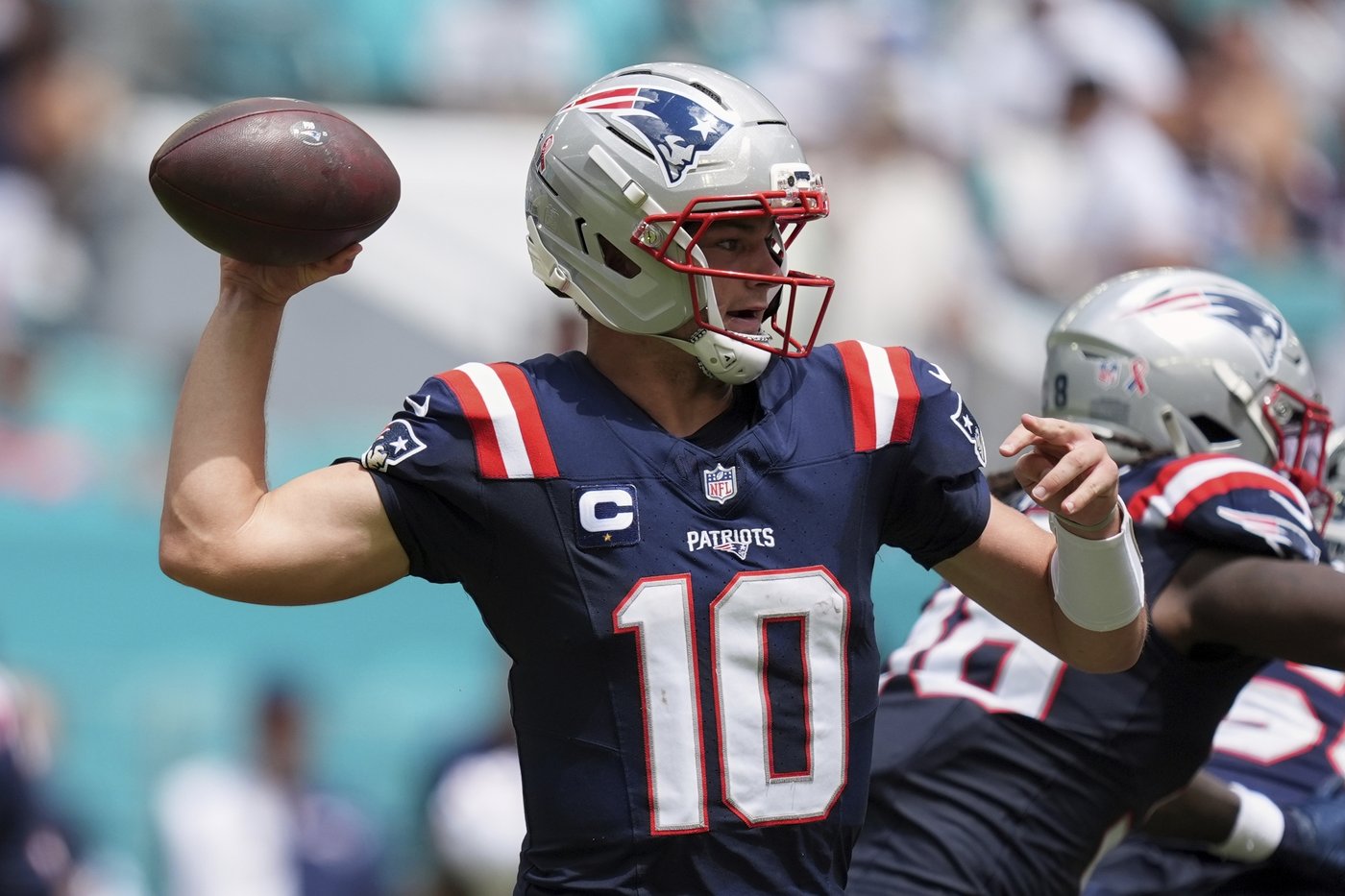 After 6 quarters, the Dolphins get their 1st stop of the season. The Patriots took a knee for it | iNFOnews.ca