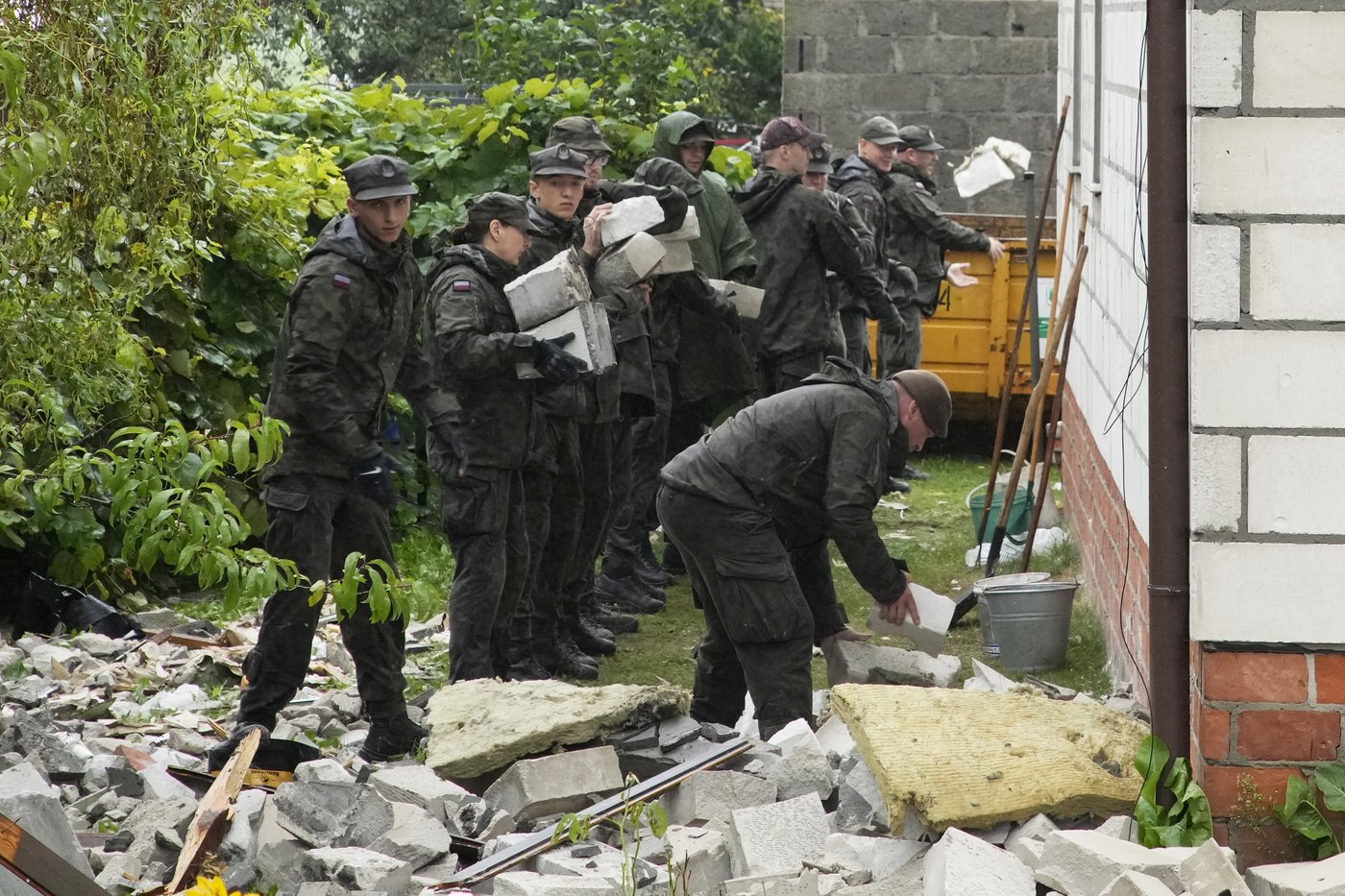 Russian drone incursion in Poland prompts NATO leaders to take stock of bigger threats | iNFOnews.ca