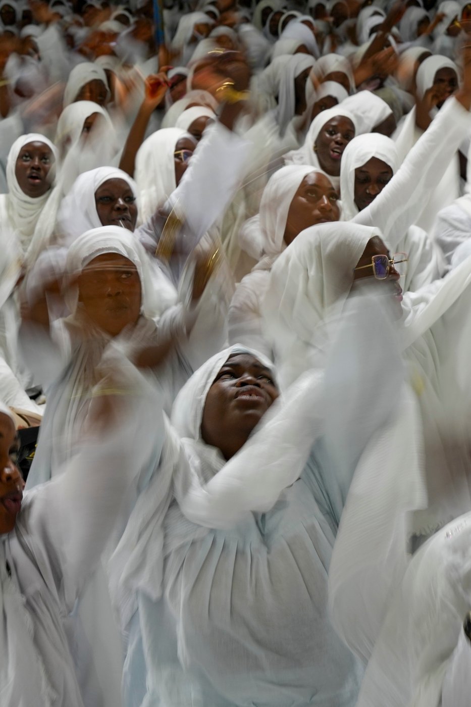 See the world in vertical: Top photos by AP's photojournalists in 2025 | iNFOnews.ca