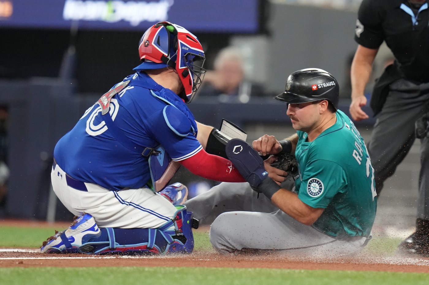 Photo Gallery: Mariners beat Blue Jays in Game 1 | iNFOnews.ca