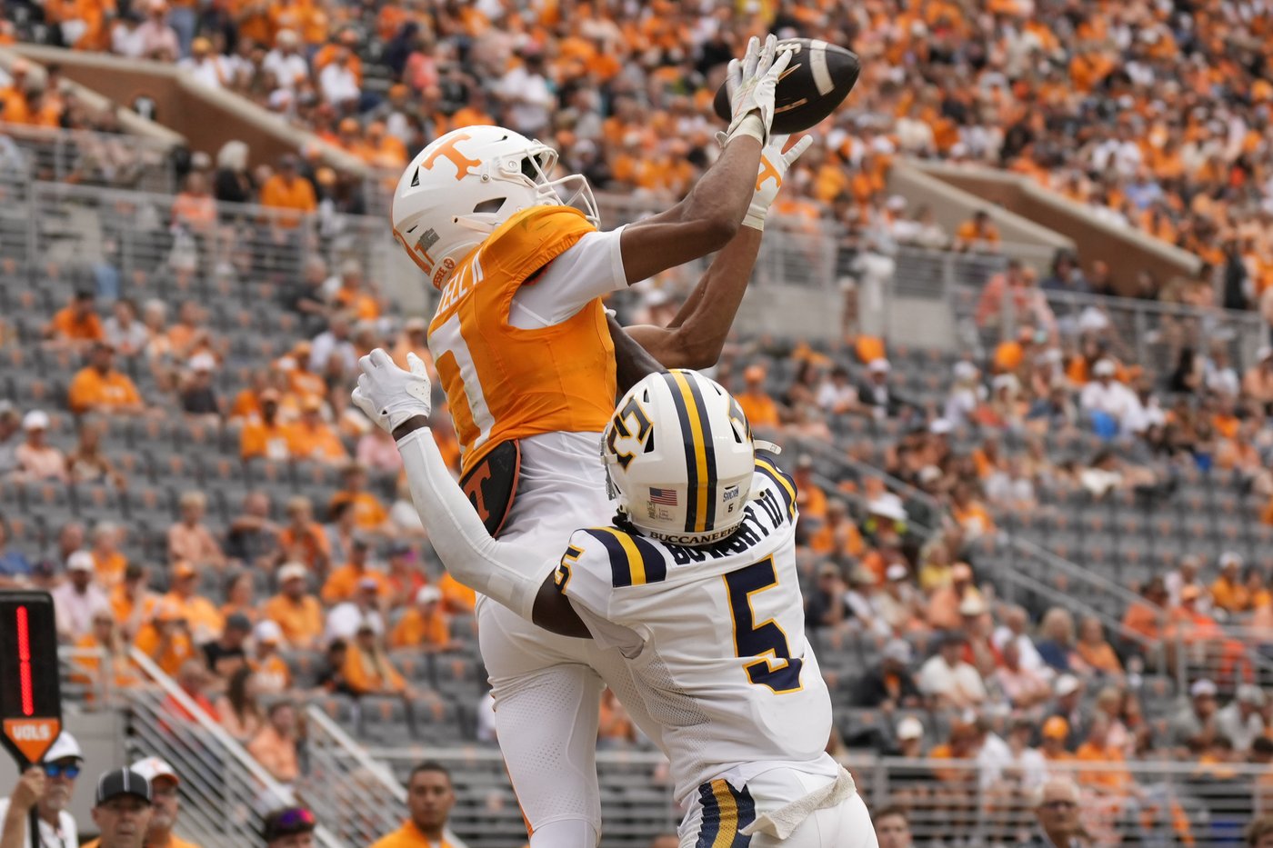 Aguilar throws for 288 yards, 2 TDs to lead No. 22 Tennessee past East Tennessee, 72-17 | iNFOnews.ca Aguilar throws for 288 yards, 2 TDs to lead No. 22 Tennessee past East Tennessee, 72-17 | iNFOnews.ca