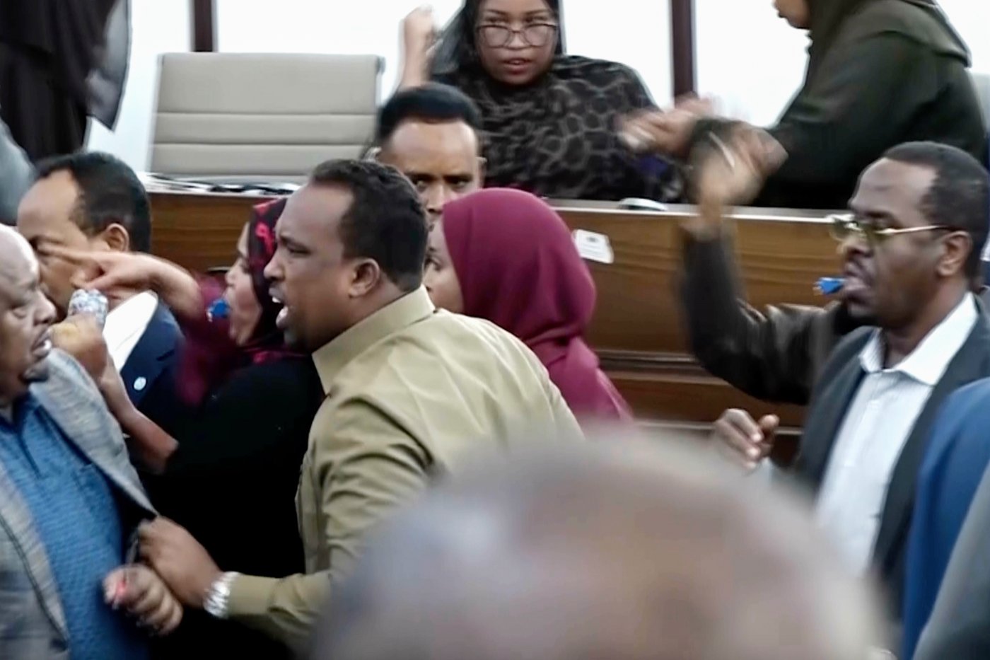 Chaos erupts in Somalia's parliament over proposed constitutional amendments | iNFOnews.ca