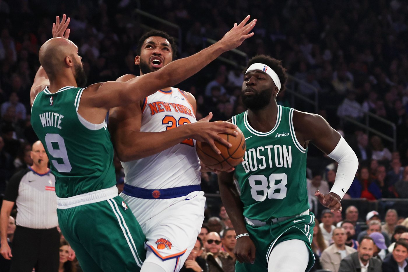 Brunson scores 31 points, Knicks ride huge 2nd quarter to 105-95 victory over the Celtics | iNFOnews.ca